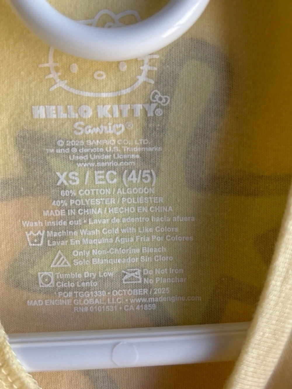 🍓Hello Kitty Strawberry Dreams Girls XS (4/5) Yellow Graphic Crew Neck Tee